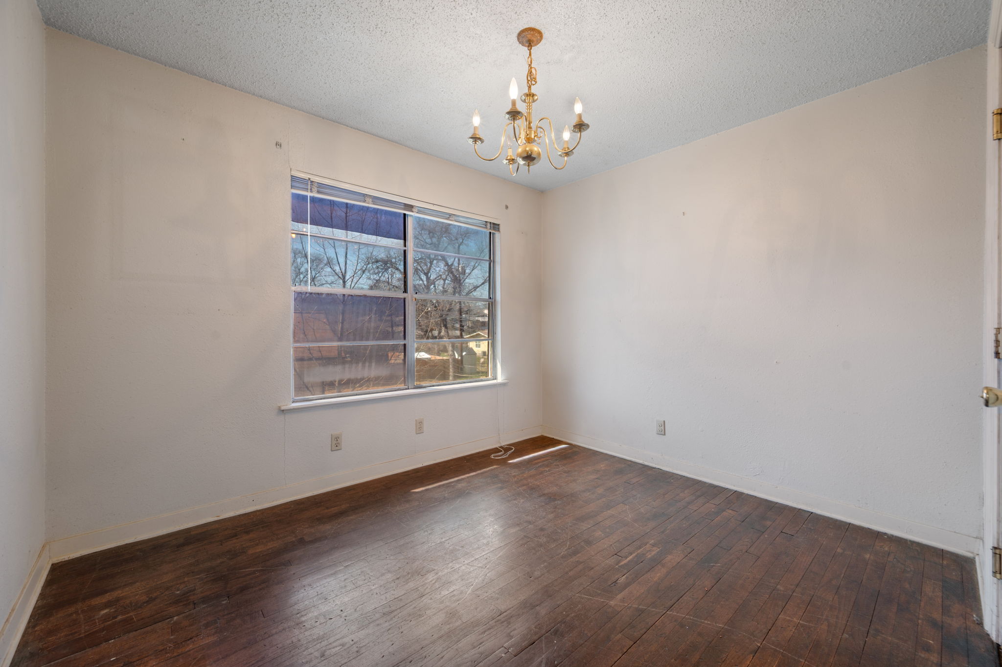 2000 Cedar Avenue Austin, TX 78722 - Photo 14 of 22 a view of an empty room with wooden floor and a window