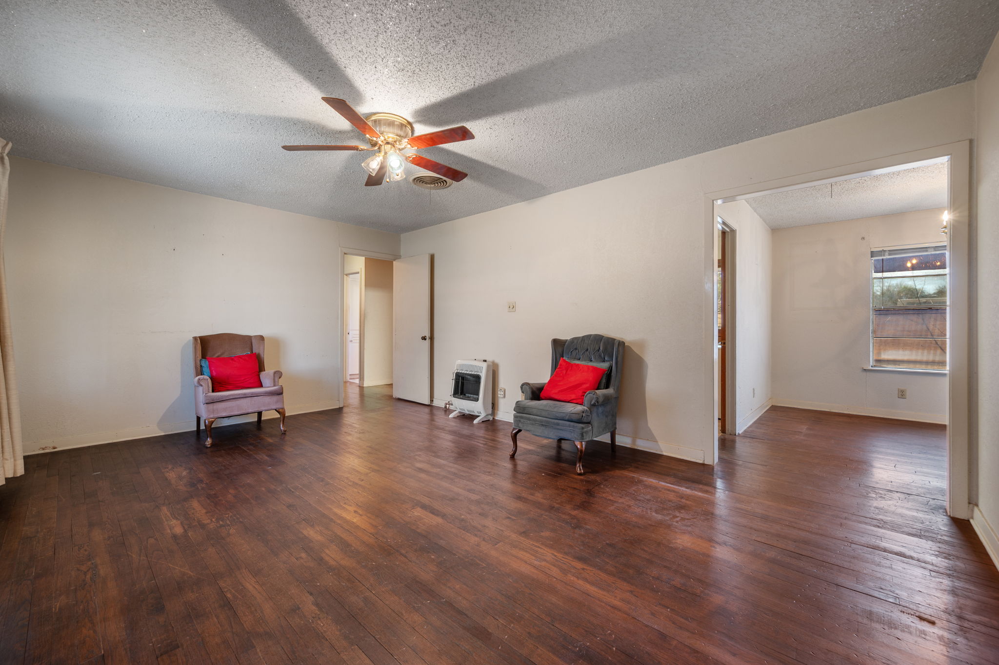 2000 Cedar Avenue Austin, TX 78722 - Photo 5 of 22 a living room with furniture and wooden floor
