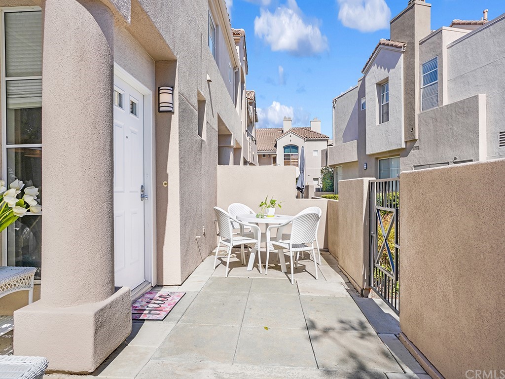 10 Westerly Aliso Viejo, CA 92656 - Photo 27 of 29 a view of a dinning tables and chairs in a patio