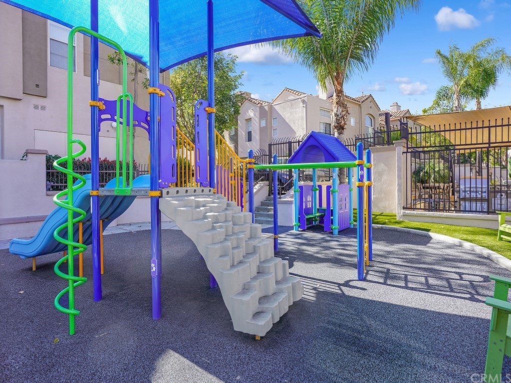 10 Westerly Aliso Viejo, CA 92656 - Photo 28 of 29 a view of small yard