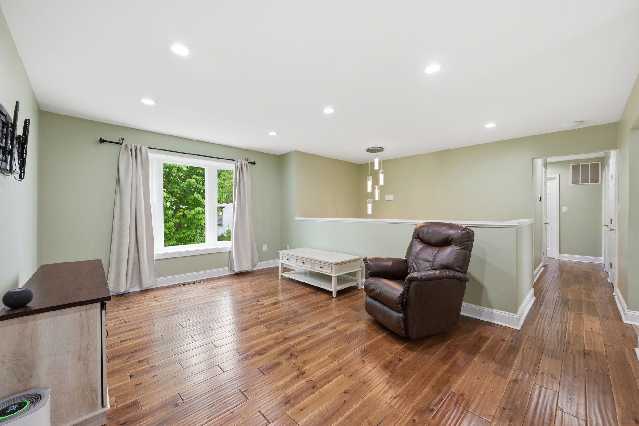 7949 Innkeeper Drive Severn, MD 21144 - Photo 18 of 51 Bright and inviting living space.