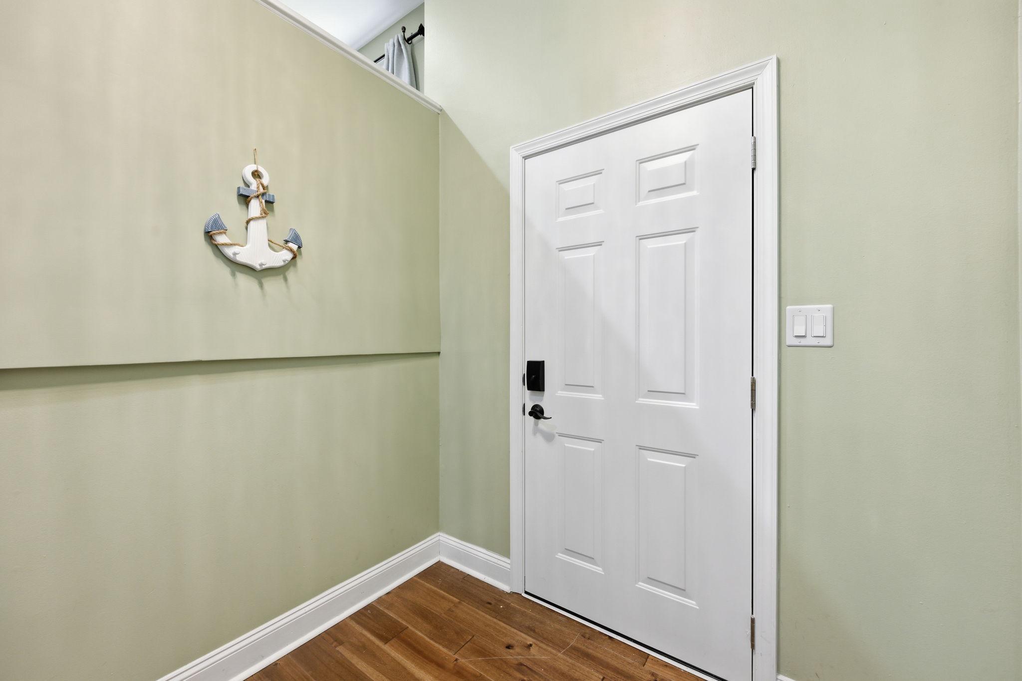 7949 Innkeeper Drive Severn, MD 21144 - Photo 4 of 51 Welcoming entry foyer.