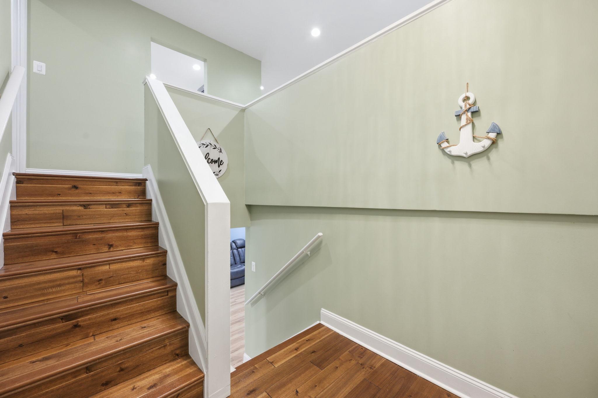 7949 Innkeeper Drive Severn, MD 21144 - Photo 5 of 51 Charming staircase with coastal accents.