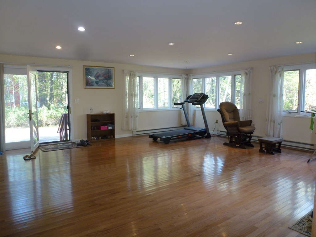 32 Country Road Westford, MA 01886 - Photo 3 of 19 Gallery Image 3