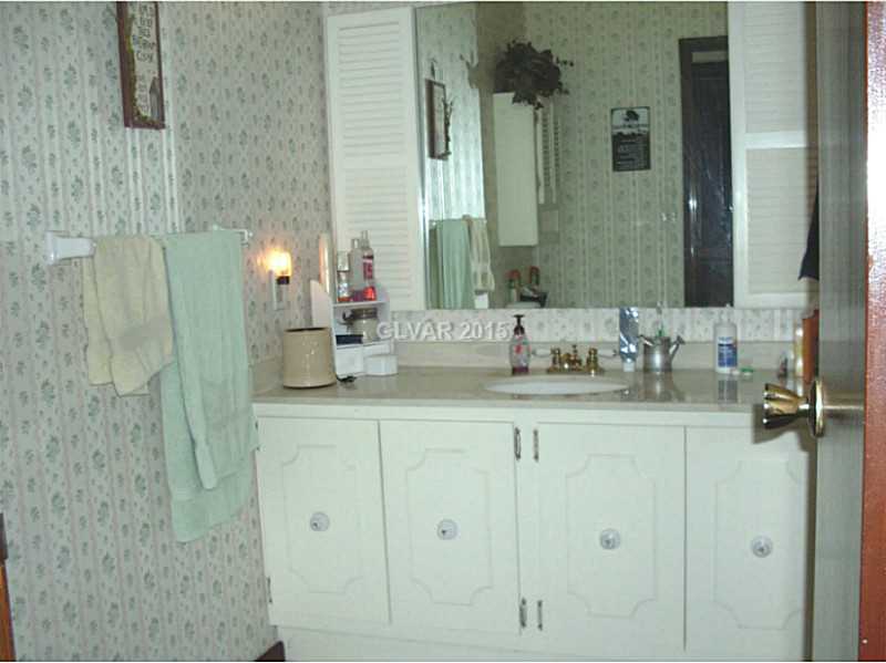 3550 Ruth Drive Las Vegas, NV 89121 - Photo 4 of 12 Bathroom.
