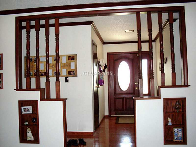 3550 Ruth Drive Las Vegas, NV 89121 - Photo 8 of 12 Entry Hall.