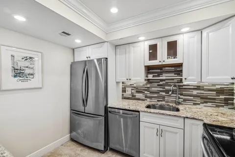 $935,000 | 3912 South Ocean Boulevard, Unit 804, Highland Beach, FL 33487