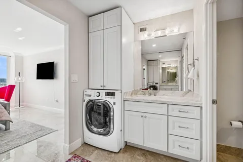 $935,000 | 3912 South Ocean Boulevard, Unit 804, Highland Beach, FL 33487