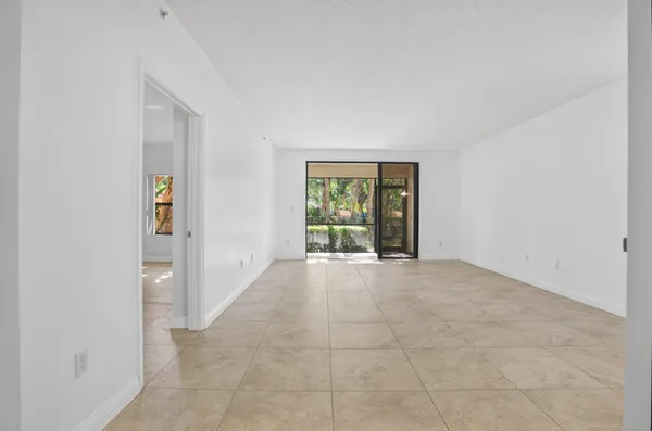 $385,000 | 800 Uno Lago Drive, Unit 102, Juno Beach, FL 33408