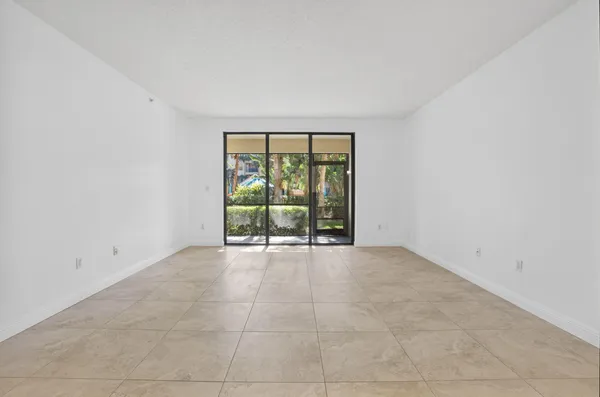 $385,000 | 800 Uno Lago Drive, Unit 102, Juno Beach, FL 33408
