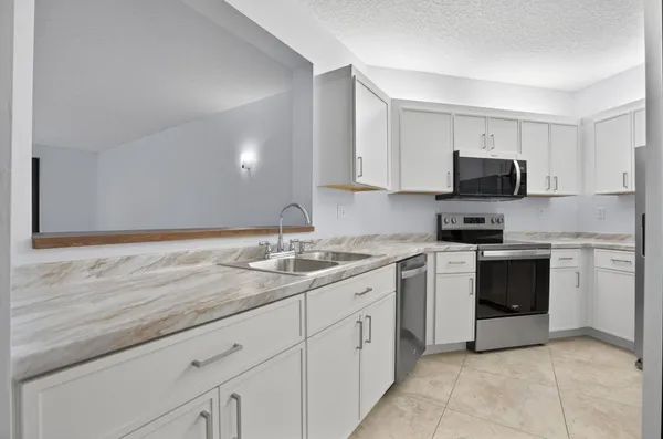 $385,000 | 800 Uno Lago Drive, Unit 102, Juno Beach, FL 33408