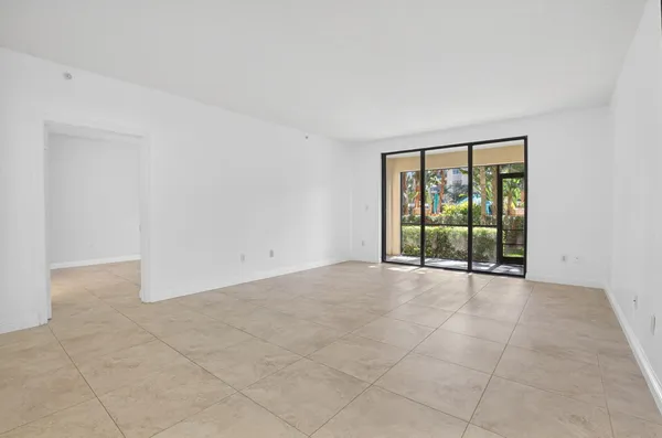 $385,000 | 800 Uno Lago Drive, Unit 102, Juno Beach, FL 33408