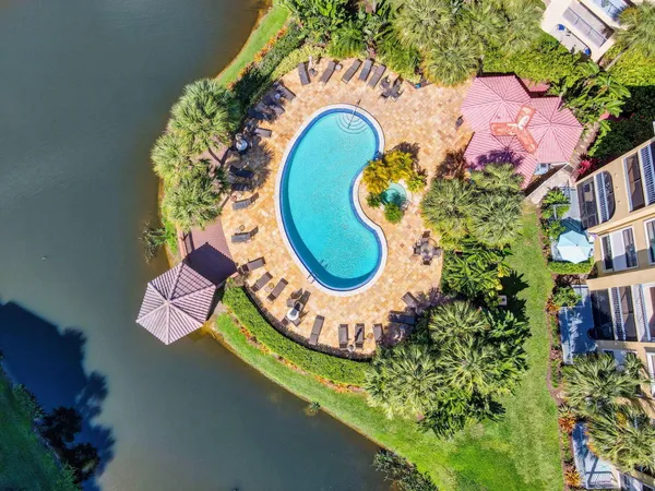 $385,000 | 800 Uno Lago Drive, Unit 102, Juno Beach, FL 33408