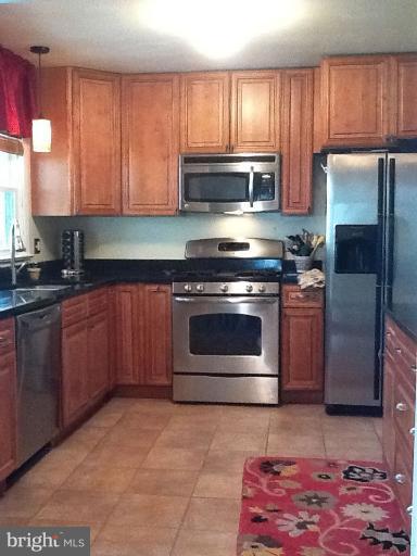 7803 Hayfield Road Alexandria, VA 22315 - Photo 8 of 15 Interior (General)