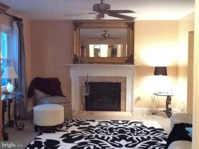 7803 Hayfield Road Alexandria, VA 22315 - Photo 10 of 15 Interior (General)