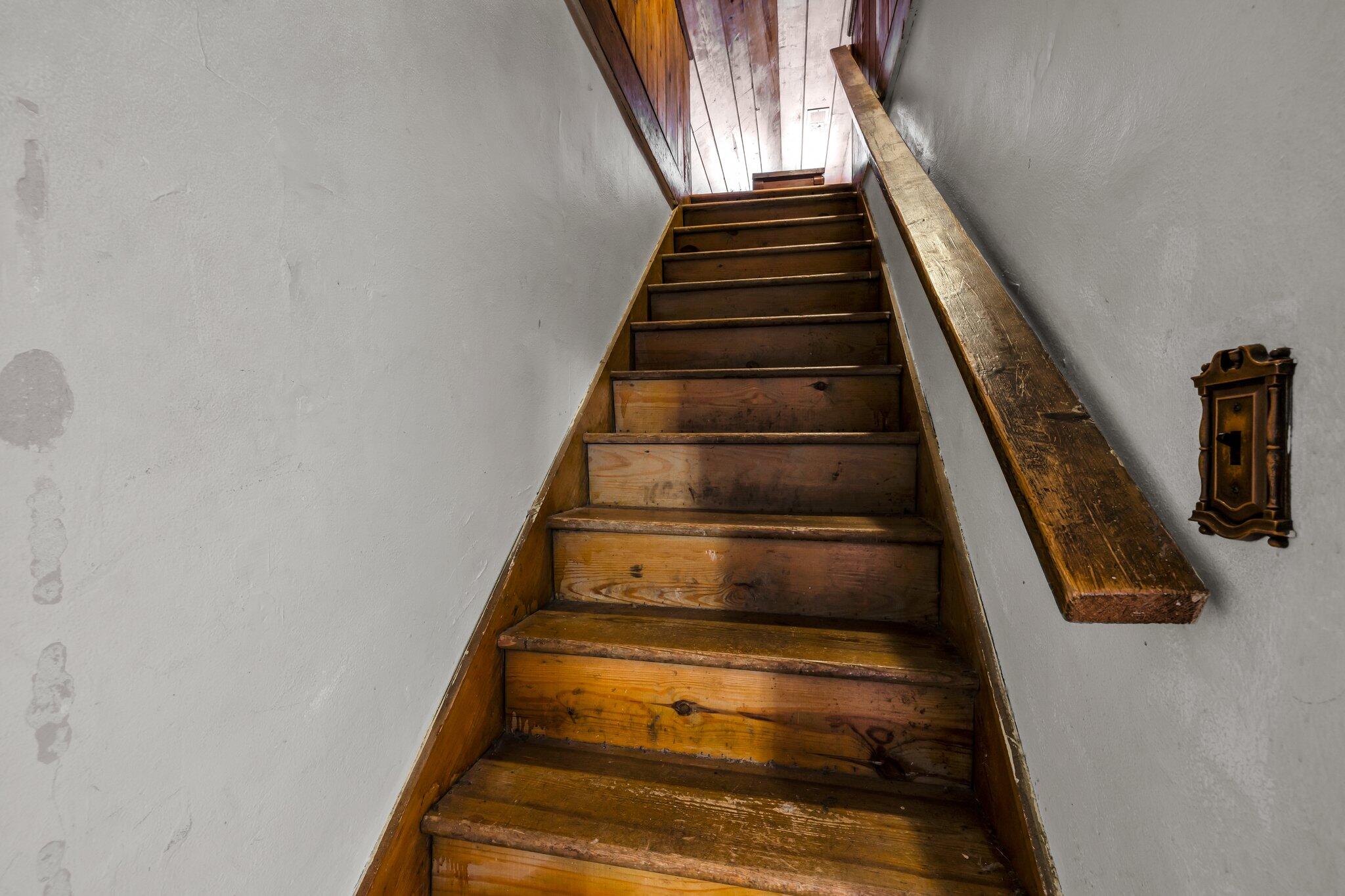 4315 Bennett Road Chattanooga, TN 37412 - Photo 19 of 34 Stairway to upstairs