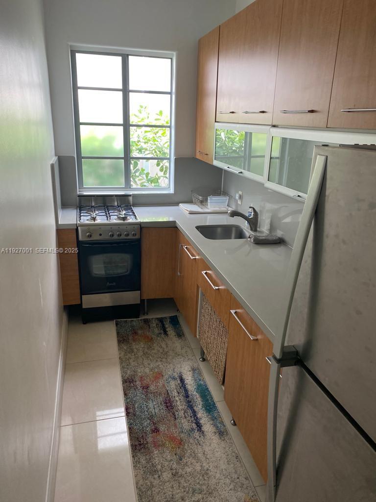 526 15th Street, Unit 2 Miami Beach, FL 33139 - Photo 5 of 11