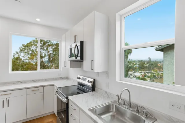 $2,795,000 | 490 Lado De Loma Drive, Unit 14, Vista, CA 92083