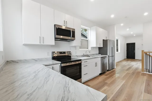 $2,795,000 | 490 Lado De Loma Drive, Unit 14, Vista, CA 92083