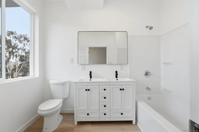 $2,795,000 | 490 Lado De Loma Drive, Unit 14, Vista, CA 92083