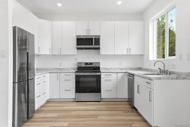 $2,795,000 | 490 Lado De Loma Drive, Unit 14, Vista, CA 92083