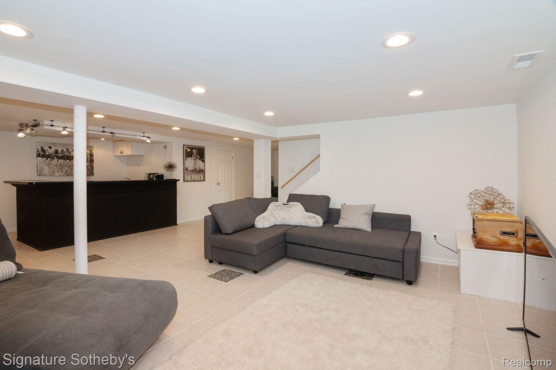 135 Glendale Avenue Rochester, MI 48307 - Photo 34 of 47 84.jpg