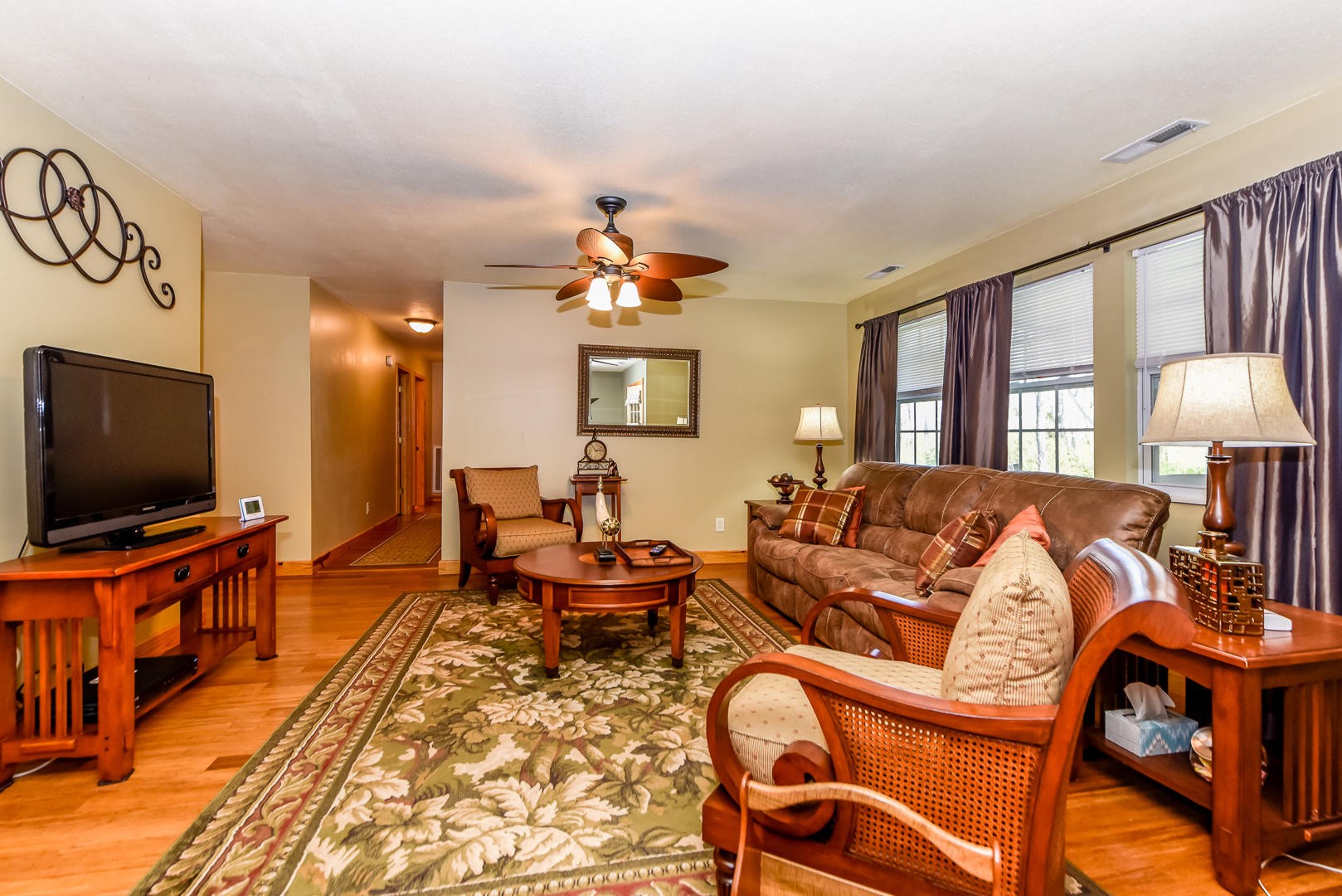 4575 Sunnyside Road Philadelphia, TN 37846 - Photo 13 of 33 a living room with furniture and a flat screen tv