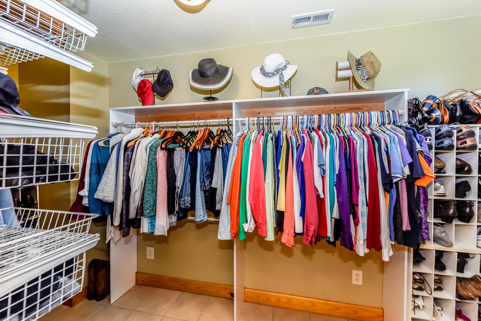 4575 Sunnyside Road Philadelphia, TN 37846 - Photo 24 of 33 a view of walk in closet with clothes