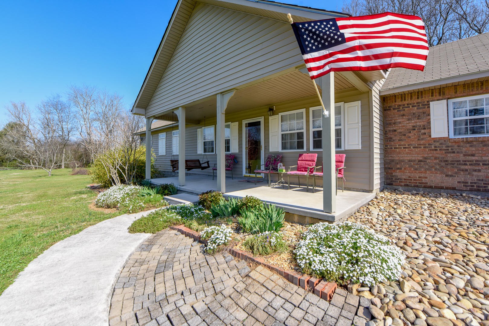 4575 Sunnyside Road Philadelphia, TN 37846 - Photo 6 of 33 a front view of a house with garden