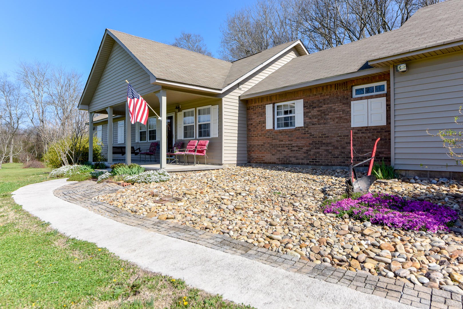 4575 Sunnyside Road Philadelphia, TN 37846 - Photo 7 of 33 a front view of a house with garden