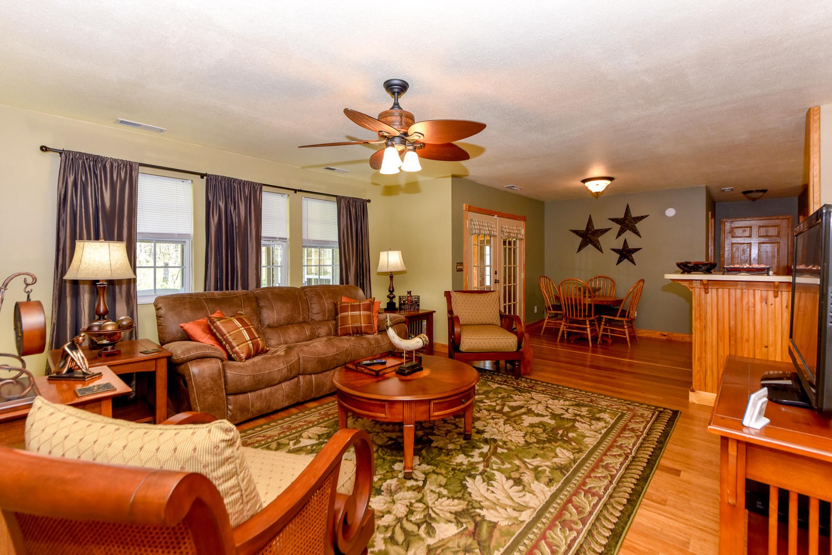 4575 Sunnyside Road Philadelphia, TN 37846 - Photo 8 of 33 a living room with furniture a wooden floor and a chandelier