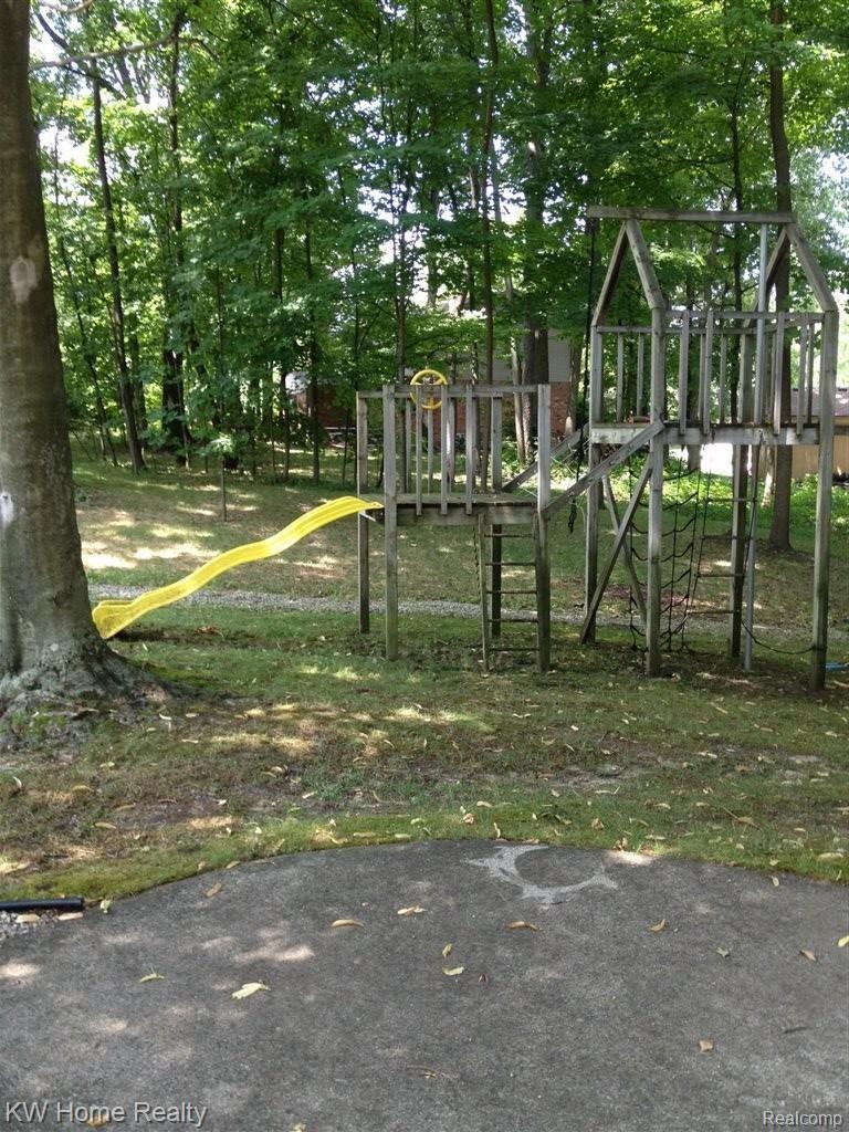 30631 High Valley Road Farmington, MI 48331 - Photo 21 of 21 backyard