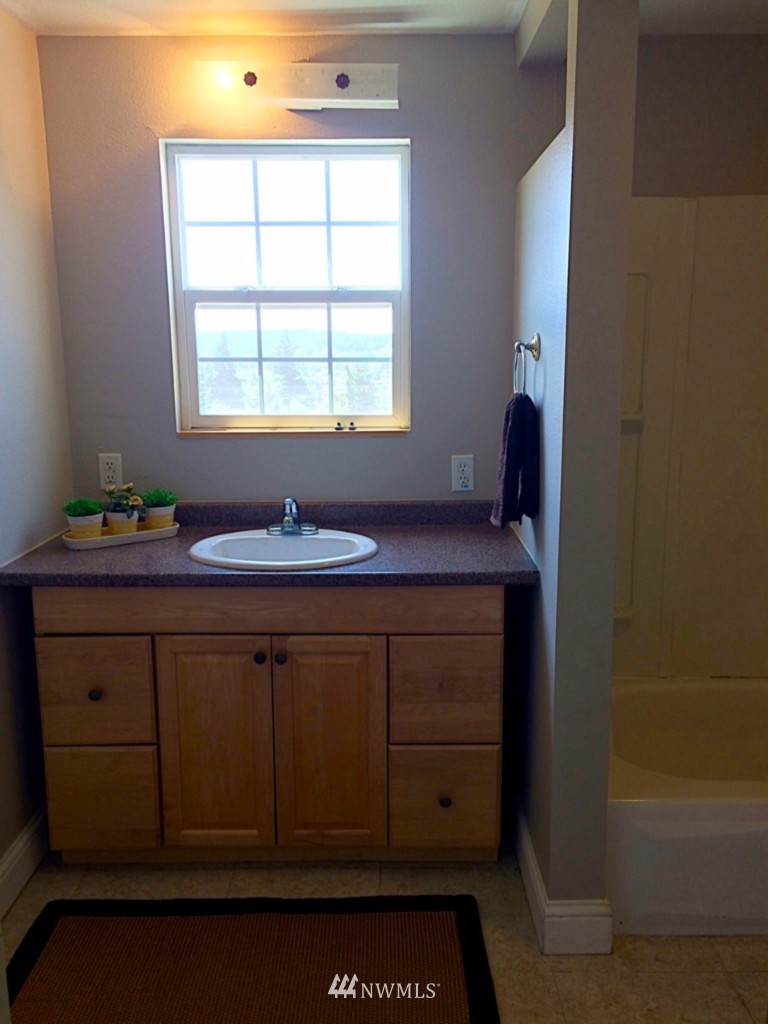569 Bronson Place Northeast Renton, WA 98056 - Photo 11 of 20