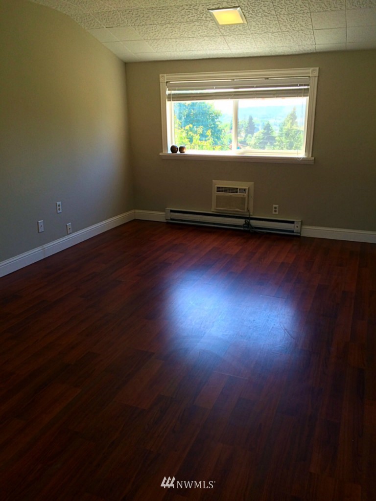 569 Bronson Place Northeast Renton, WA 98056 - Photo 13 of 20