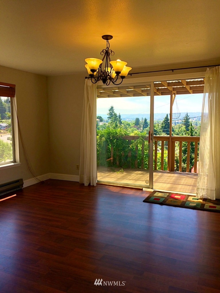 569 Bronson Place Northeast Renton, WA 98056 - Photo 4 of 20