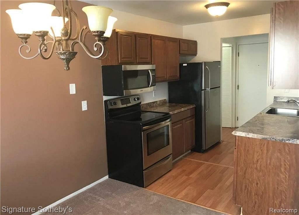 3825 Lone Pine Road, Unit 200 West Bloomfield, MI 48323 - Photo 5 of 15