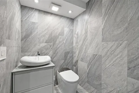 $550,000 | 1658 Bay Road, Unit 504, Miami Beach, FL 33139