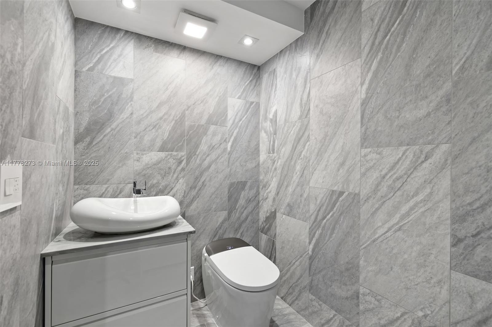 1658 Bay Road, Unit 504 Miami Beach, FL 33139 - Photo 6 of 18