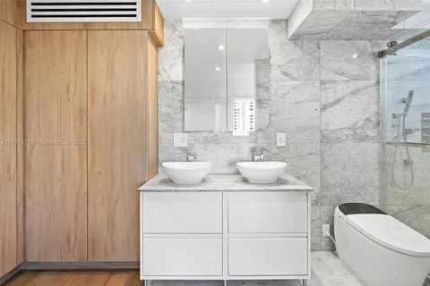 $550,000 | 1658 Bay Road, Unit 504, Miami Beach, FL 33139