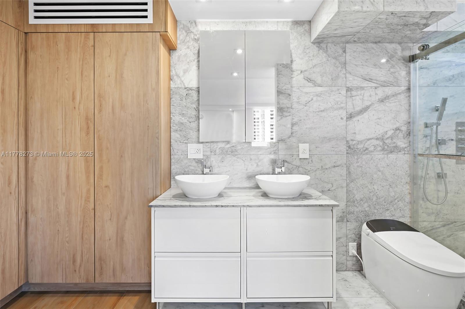 1658 Bay Road, Unit 504 Miami Beach, FL 33139 - Photo 10 of 18