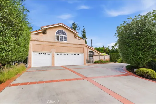 $7,850 | 19511 Rosita Street, Tarzana, CA 91356