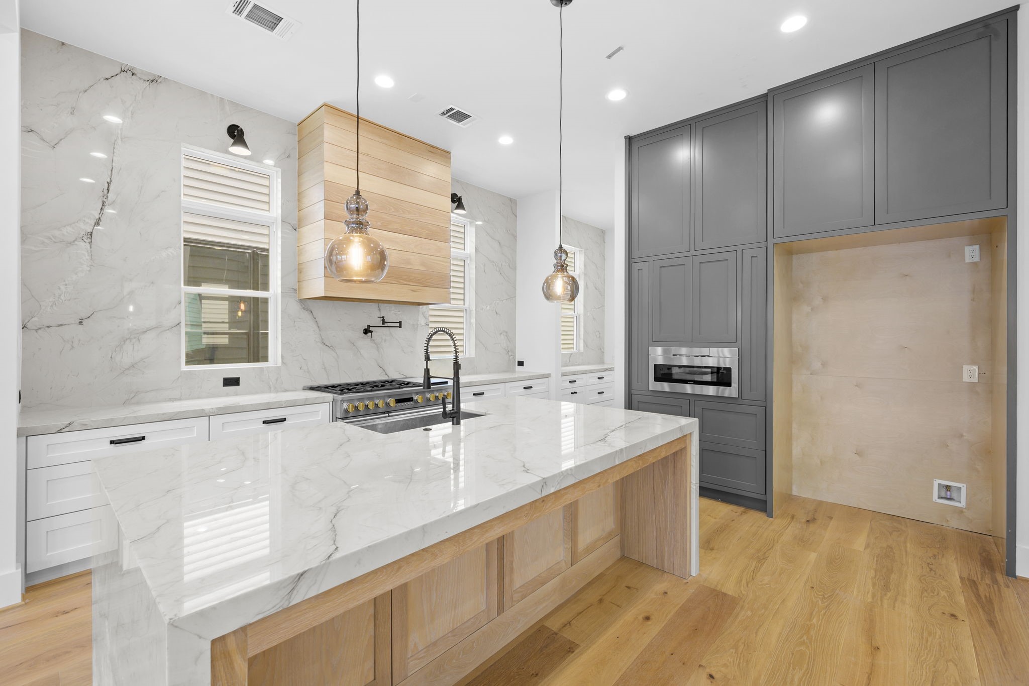 1524 Nicholson Street Houston, TX 77008 - Photo 1 of 34