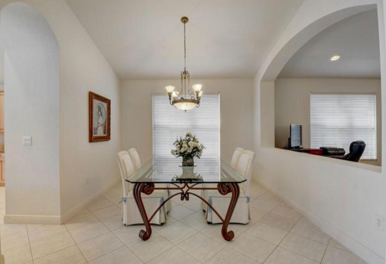 19305 Skyridge Circle Boca Raton, FL 33498 - Photo 5 of 30 IMG-8245