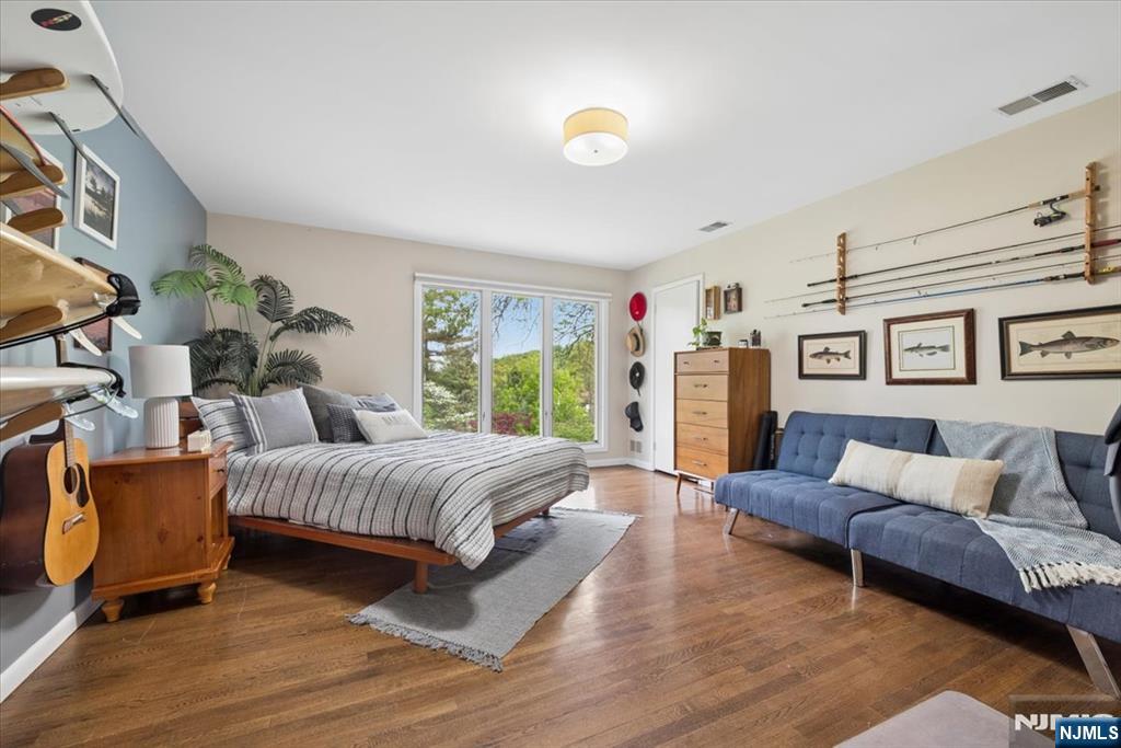 39 Eagle Nest Road Morris Township, NJ 07960 - Photo 29 of 43 a spacious bedroom with a bed and a couch