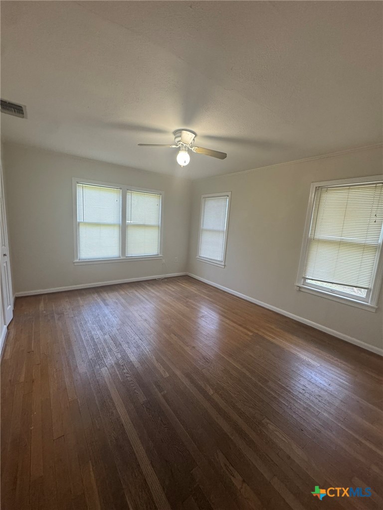 809 Leissner Street Seguin, TX 78155 - Photo 6 of 7