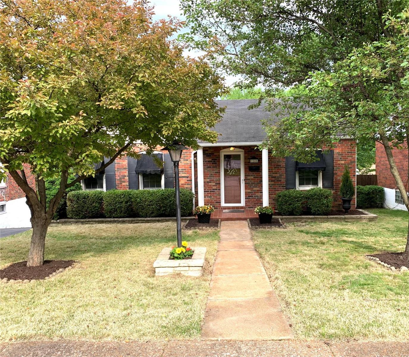 7240 MacKenzie Road St. Louis, MO 63123 - Photo 2 of 29 Gallery Image 2