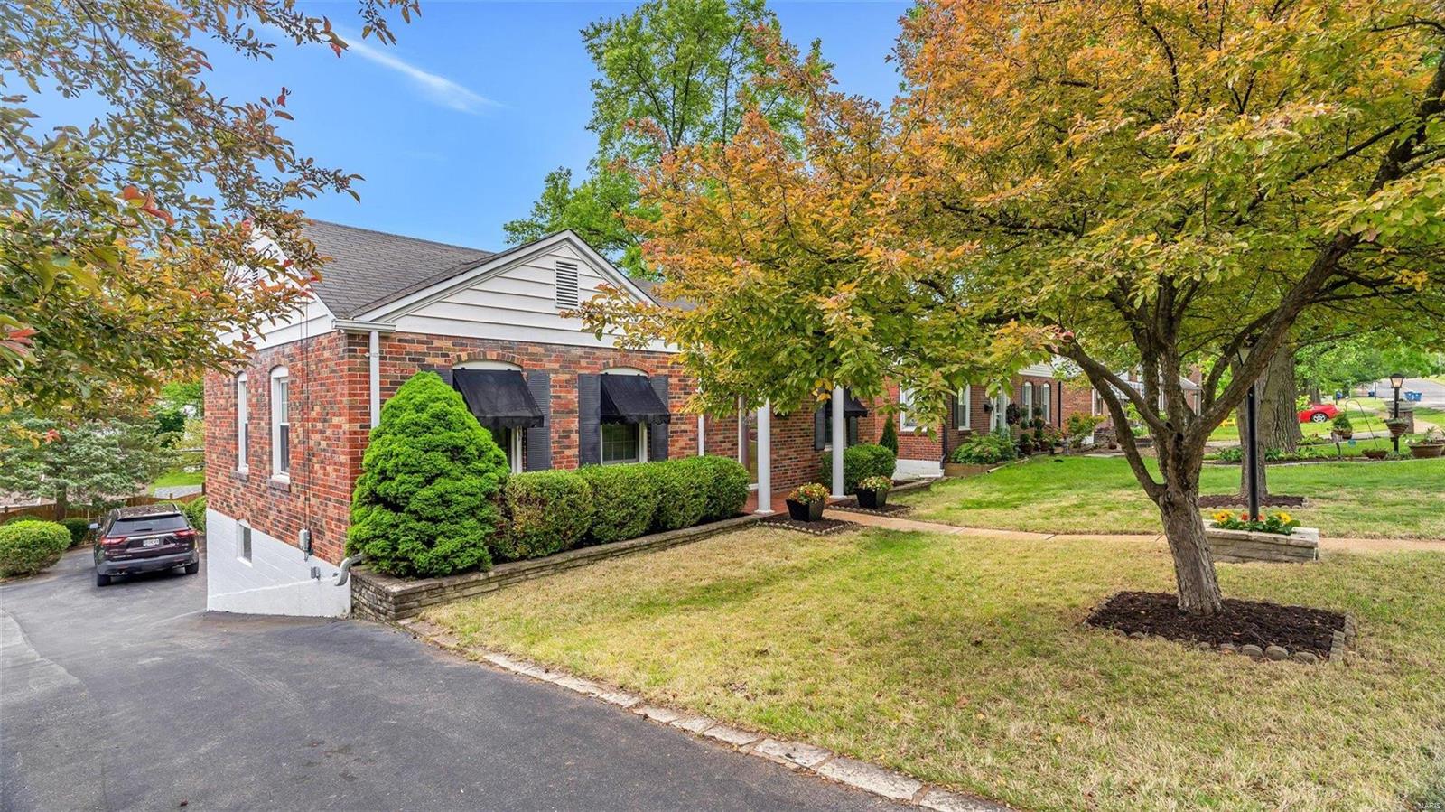 7240 MacKenzie Road St. Louis, MO 63123 - Photo 5 of 29 Gallery Image 5
