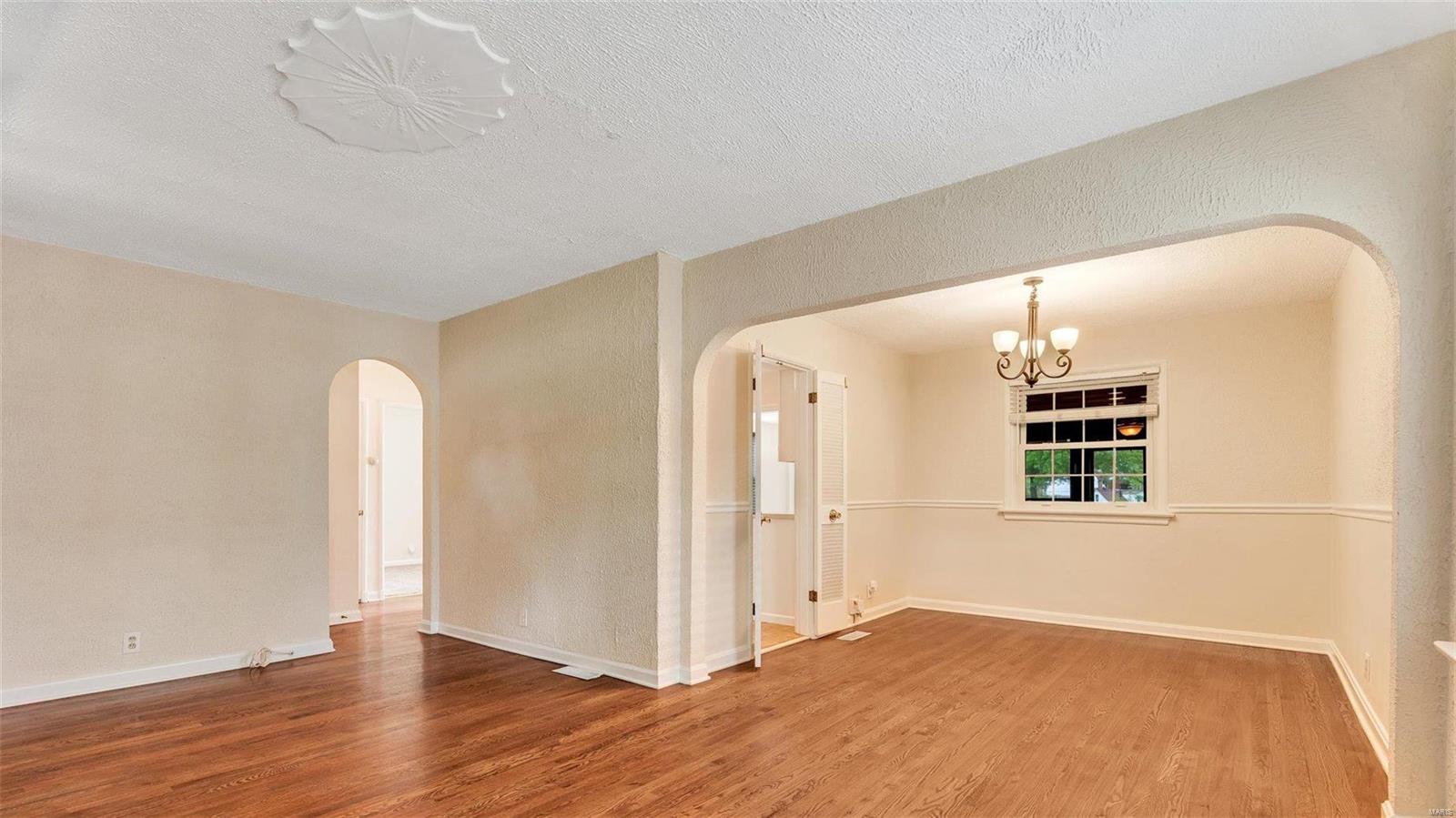 7240 MacKenzie Road St. Louis, MO 63123 - Photo 6 of 29 Gallery Image 6