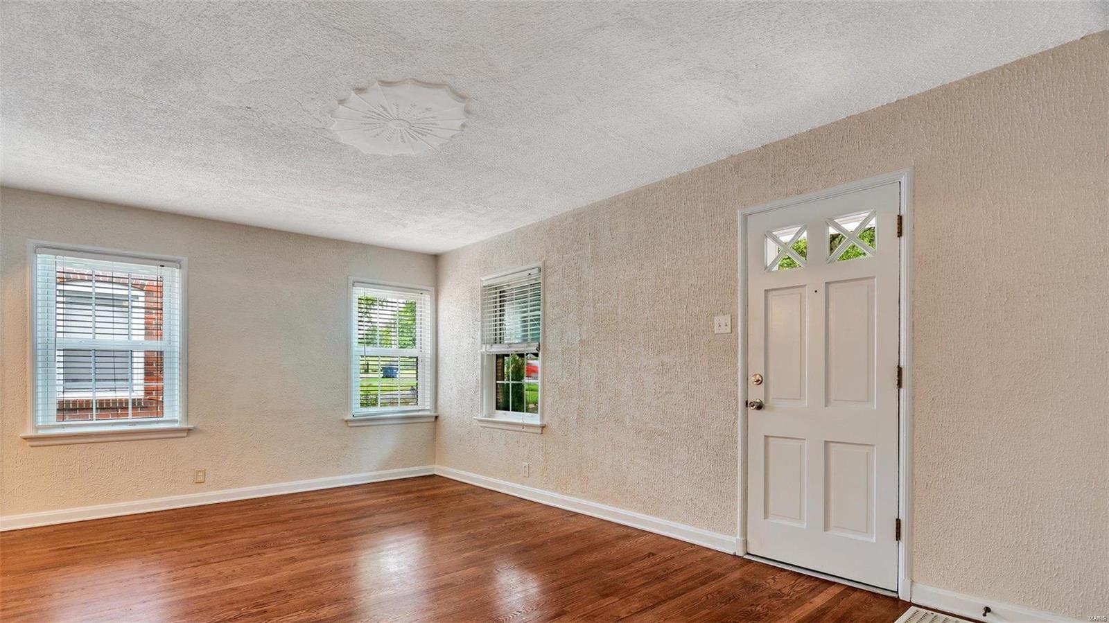7240 MacKenzie Road St. Louis, MO 63123 - Photo 9 of 29 Gallery Image 9