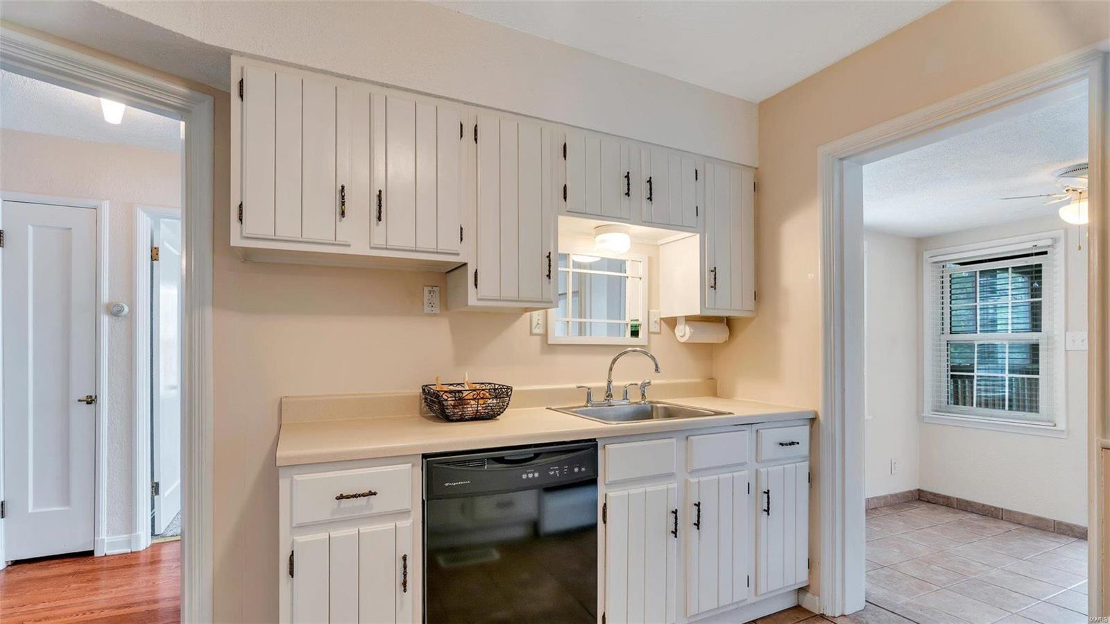 7240 MacKenzie Road St. Louis, MO 63123 - Photo 10 of 29 Gallery Image 10